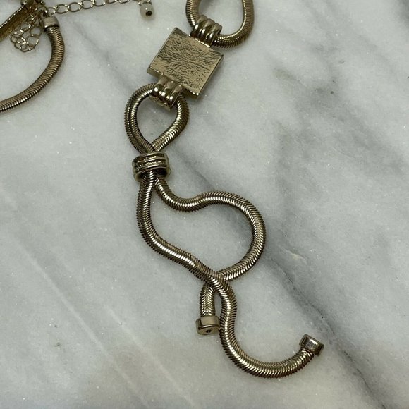 AVON SAQ MAJESTIC BEAUTY LONG GOLD TONE Flat CHAIN - Picture 8 of 10